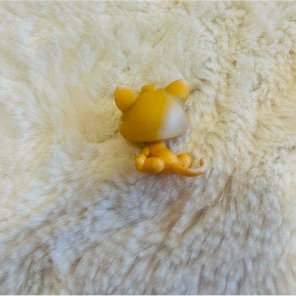 Authentic LPS Littlest Pet Shop Orange Kitten Cat Purple Eyes - Picture 2 of 4